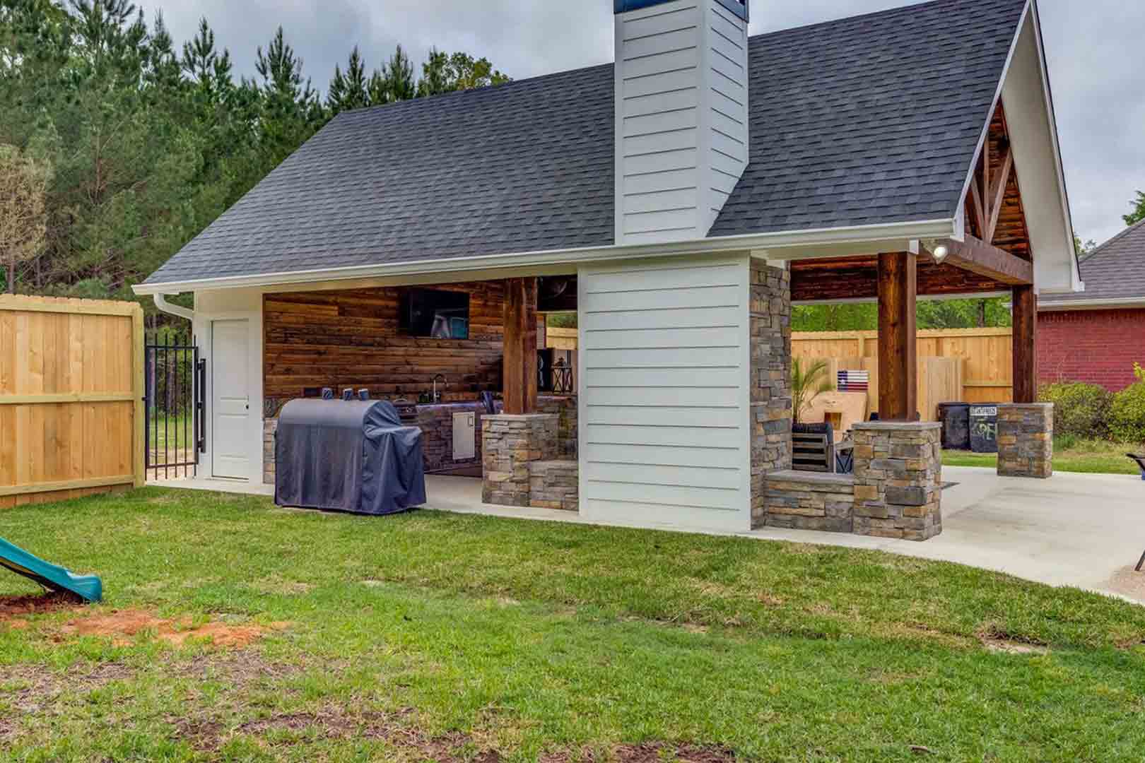 Outdoor Kitchen Lufkin, TX | Petty Construction | Call Now!